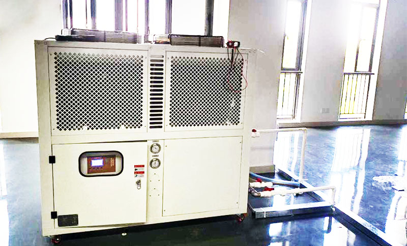 模具、吹塑、行業(yè)冷卻用箱體式冷水機(jī)