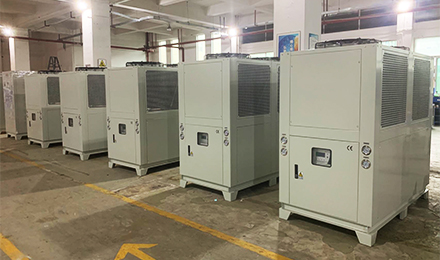 不會選冷水機設(shè)備？可以到玖一瞧瞧
